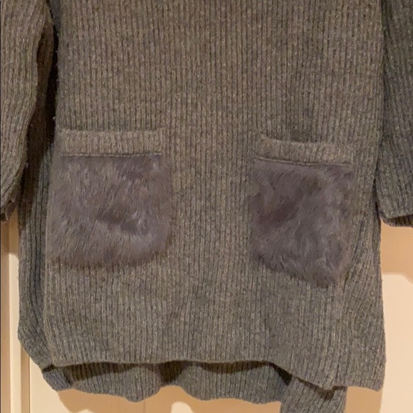 Sweater with fur pockets - Picture 2 of 5